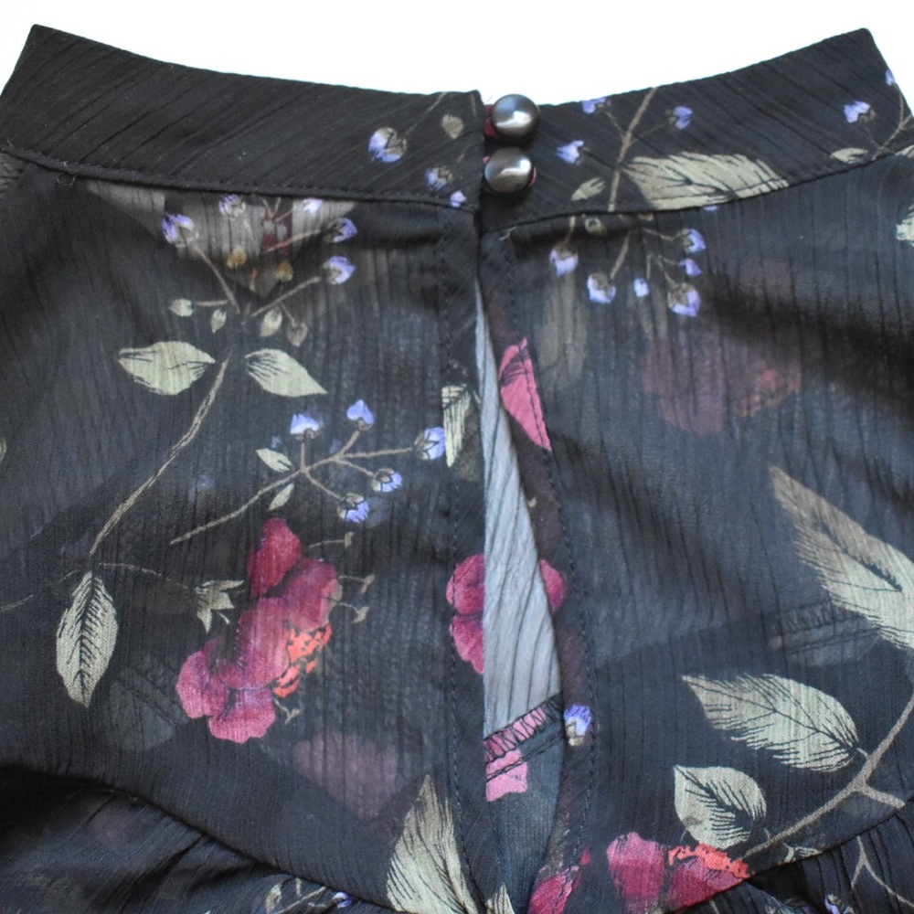 Classy Floral Top - Picture 8 of 8